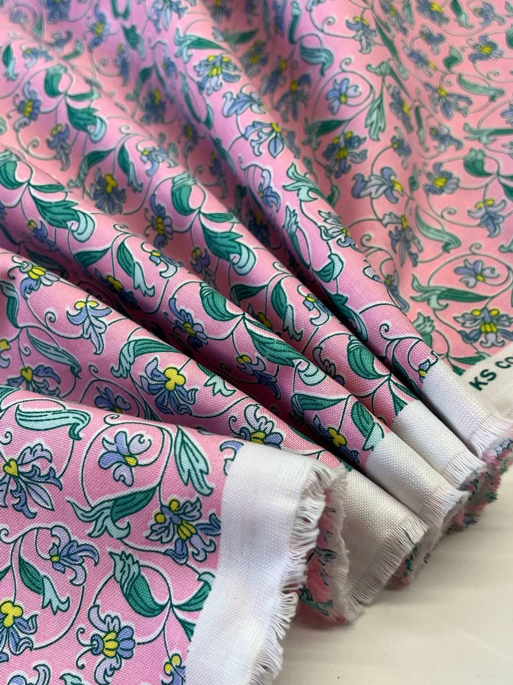 Хлопок Liberty розовый с цветочным принтом Lasenby Cotton: The London Parks Collection - Park Gates