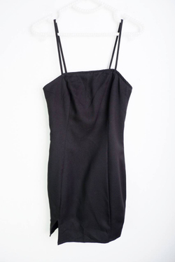 Платье Shein на тонких бретелях, маркировка 34, визуально на 40 размер