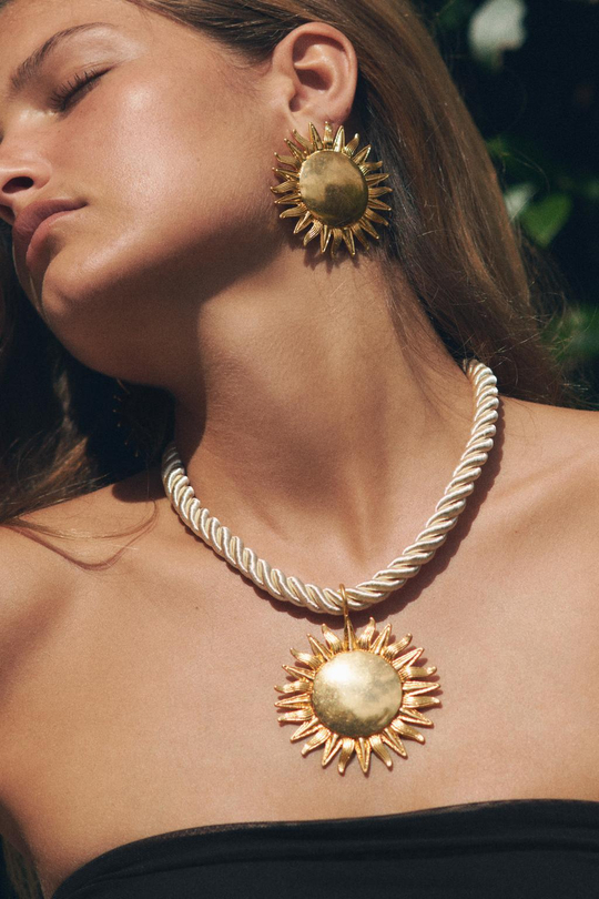ZARA ОЖЕРЕЛЬЕ С ЗОЛОТИСТОЙ ПОДВЕСКОЙ «СОЛНЦЕ», ЗОЛОТИСТЫЙ