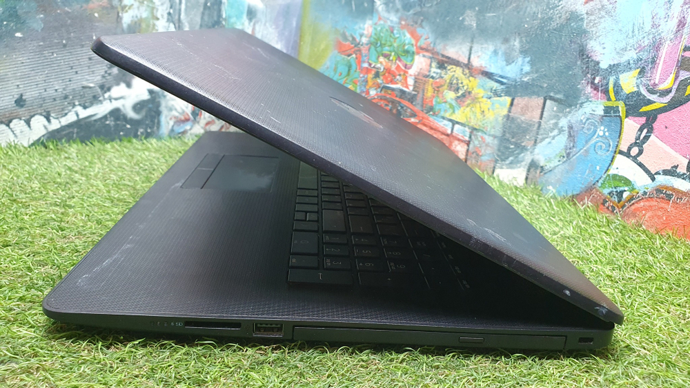 Ноутбук HP i3-7/8Gb