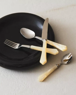 ZARA HOME СТОЛОВЫЙ НАБОР ИЗ 4 ПРЕДМЕТОВ С ПЕРЛАМУТРОВОЙ РУЧКОЙ, ЖЕМЧУЖНО-СЕРЫЙ