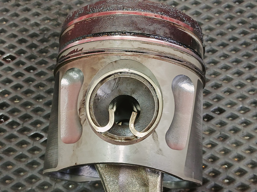 Поршень с шатуном