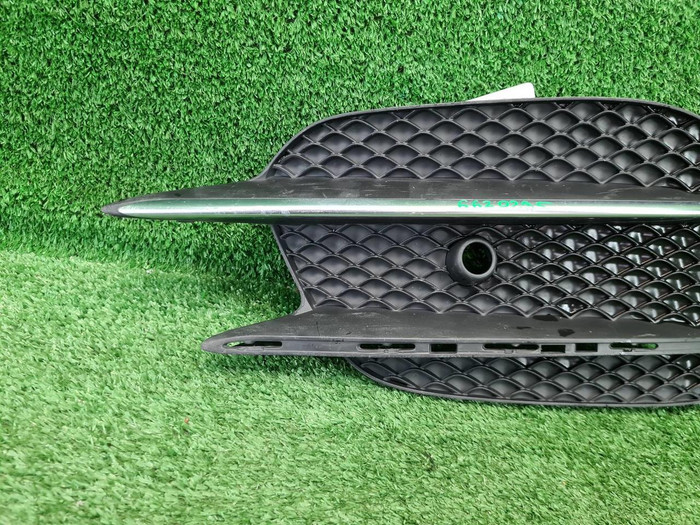 Решетка бампера левая Mercedes E W213 (16-21) AMG