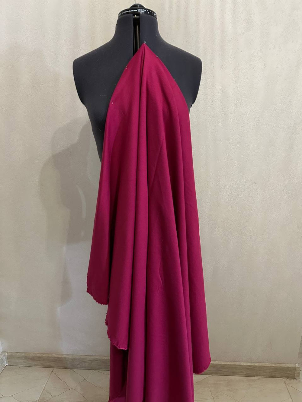 Костюмно-плательный однотонный джерси (ACNE STUDIOS, 70%вискоза/25%нейлон/5%эластан, Спелая фуксия, 142, 320 гр/м2)
