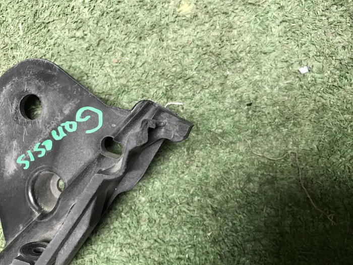 Кронштейн фары правый Genesis G80 (2016-2020)