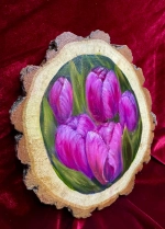 Тюльпаны - картина маслом на срезе дуба с корой | Художница Ольга Ефимова