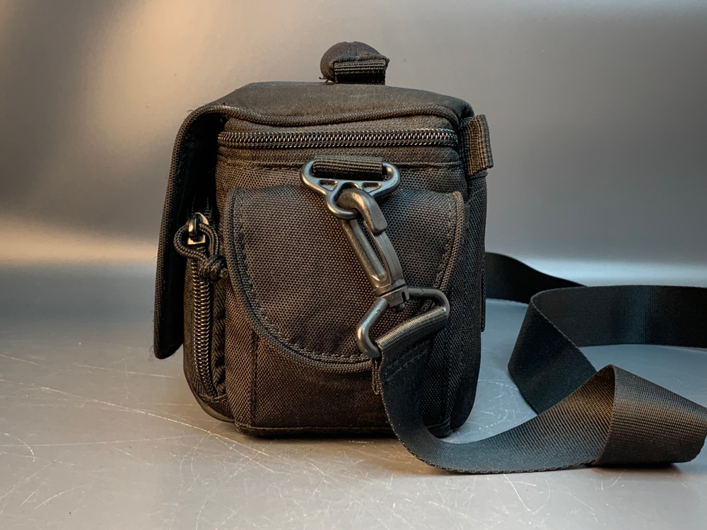 Сумка для фотоаппарата черная Lowepro