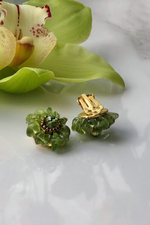 Клипсы "Цветы" ручной работы из бисера с камнем хризолит