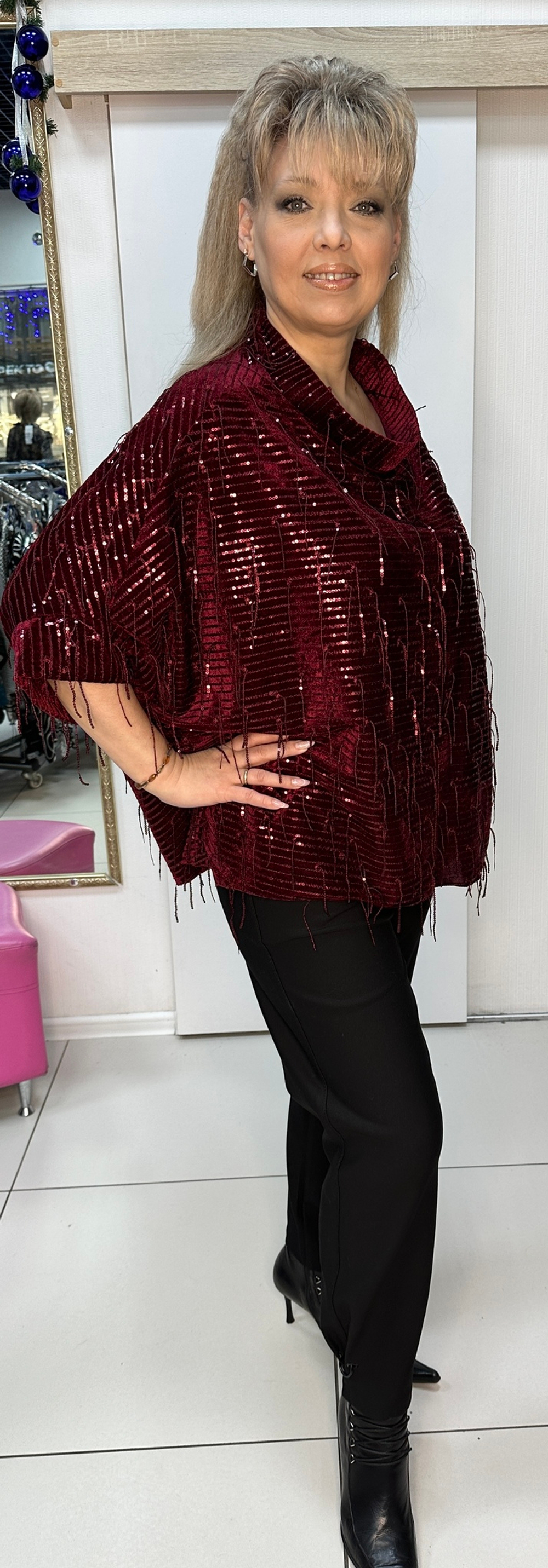 Нарядный бордовый блузон-туника с блестящими пайетками