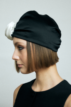 Чалма с белой розой