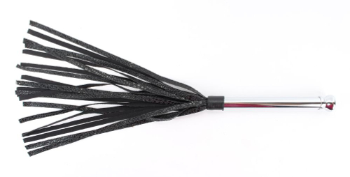 Черная плетка с металлической ручкой - 43 см.