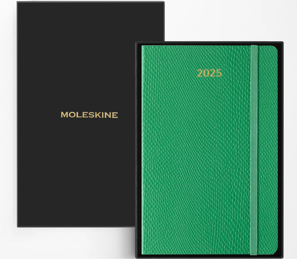Еженедельник 2025 Moleskine Precious & Ethical Mamba (DSPRETK5712WN3BY25) 13х21см зеленая экокожа в черной подарочной коробке