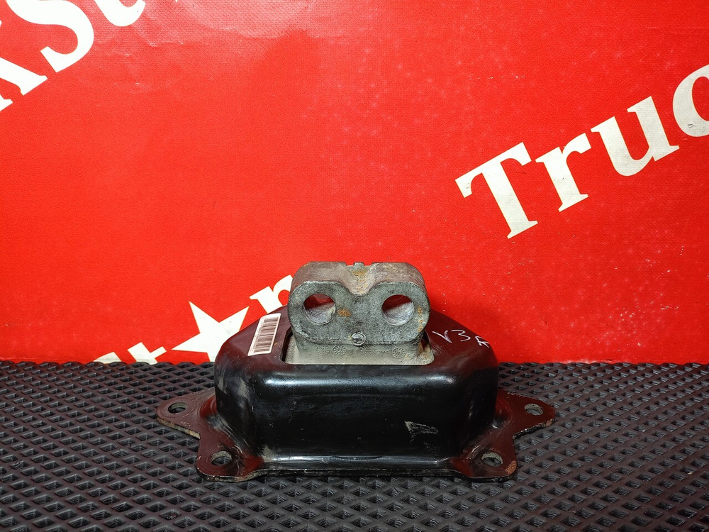 Подушка двигателя задняя