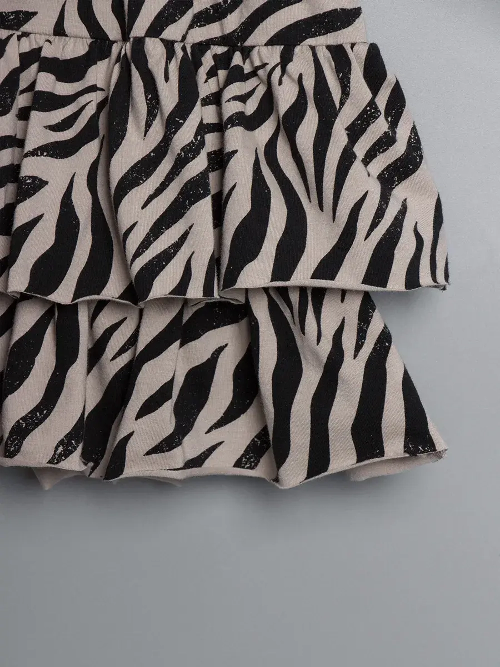 Летний костюм для девочки, лонгслив и юбка