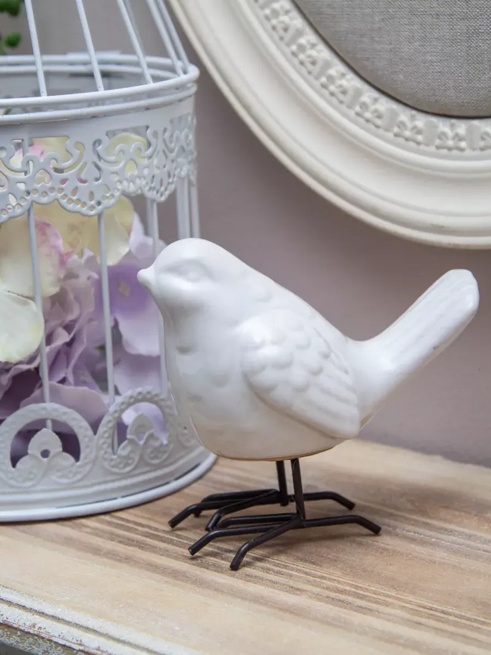 Статуэтки для интерьера на полку