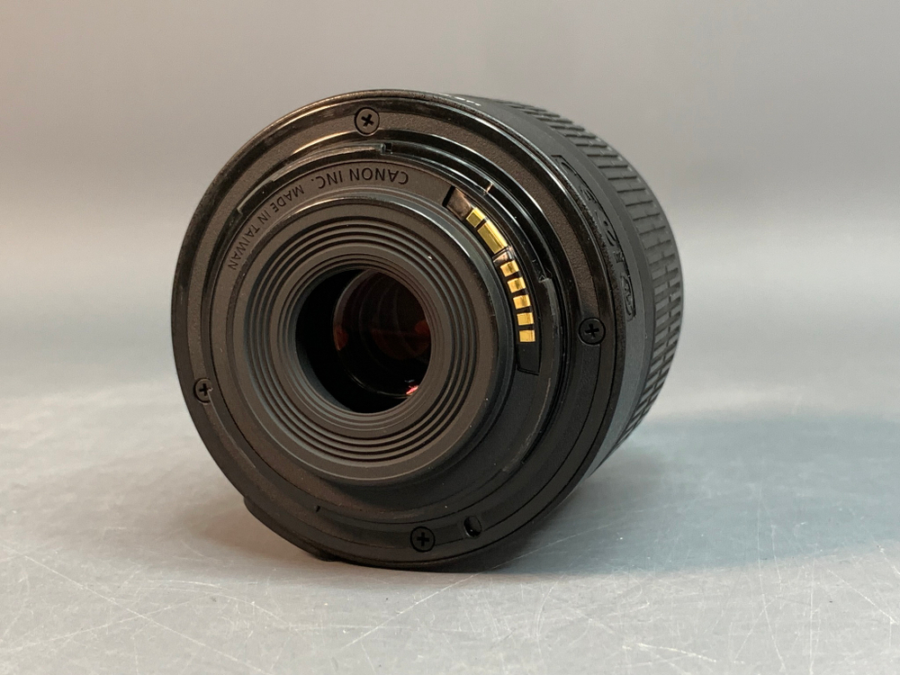 Canon 550D kit 18-55mm 10.200 кадров