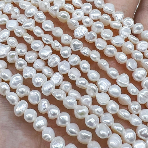 Жемчуг 2А речной бусины 4-5 мм, на нитке 38 см