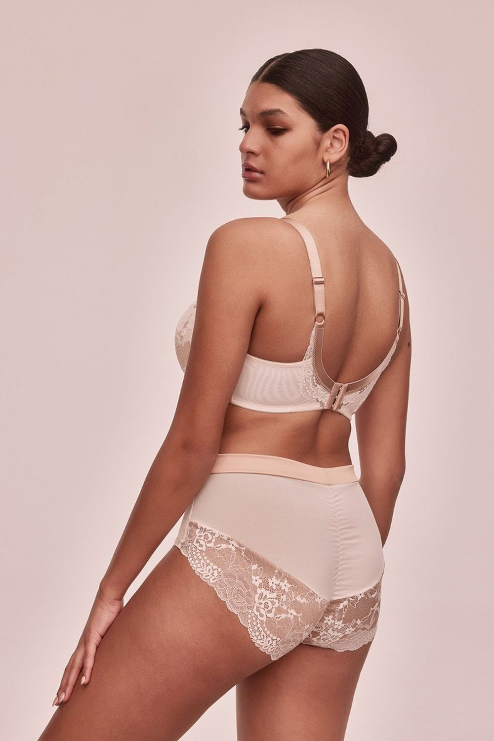 Бюстгальтер Lava Dorata с шитыми чашечками на косточках (Размер: 80D) (Цвет: телесный)