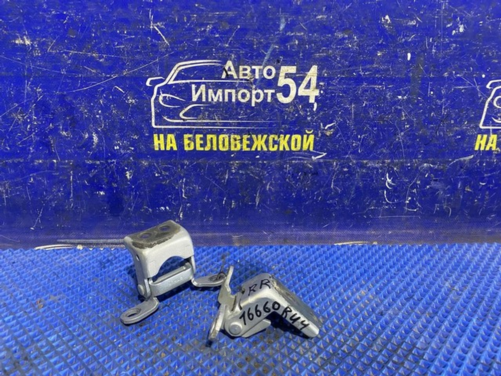 Петля двери задней правой Honda VEZEL 2013-2018