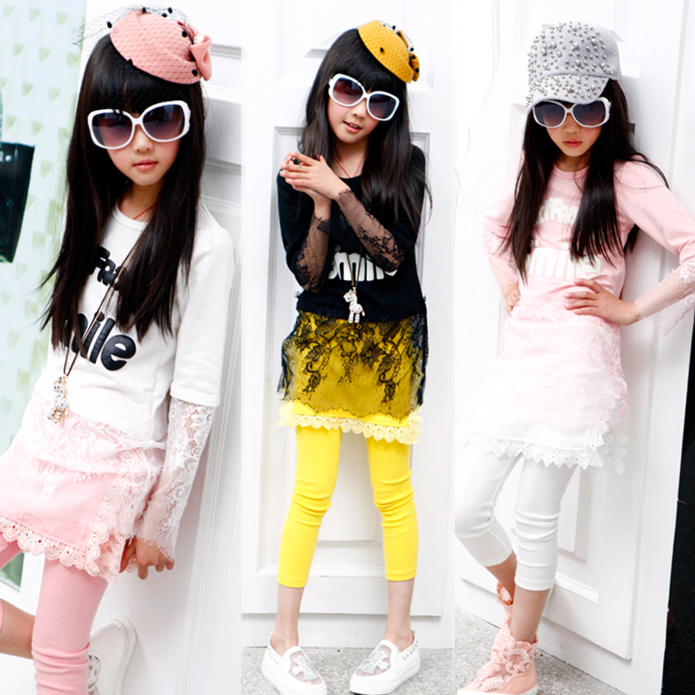 Туника с надписью и кружевными рукавами с подолом