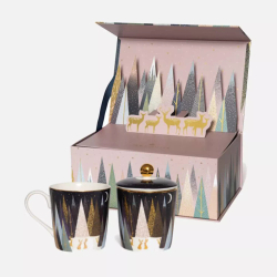 Wax Lyrical - Набор Sara Miller London кружка + свеча 42ч матовые сосны / артикул   SM2600  / GTIN 749151786837