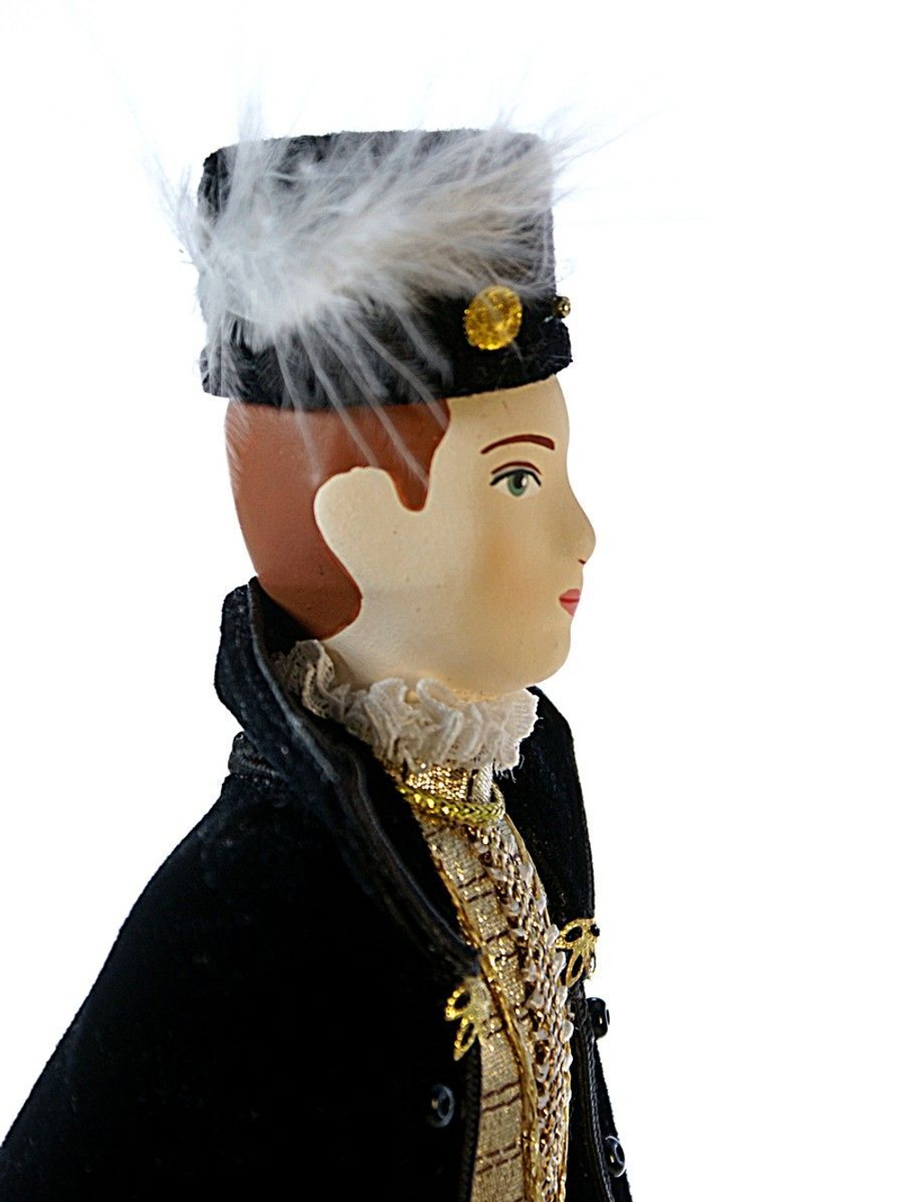 Кукла фарфоровая в немецком придворном костюме