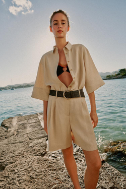 ZARA ШОРТЫ С ЗАЩИПАМИ И РЕМНЕМ, БЕЖЕВЫЙ