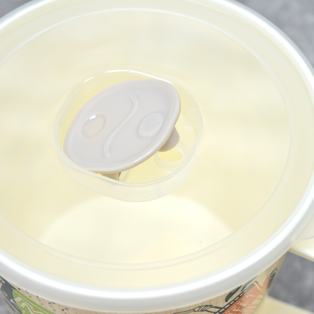 Контейнер-кружка 0,75л с клапаном "IZI-GO" (светло-бежевый) 454558