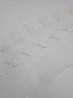 Вышивка на сетке молочный/золото К739 правая