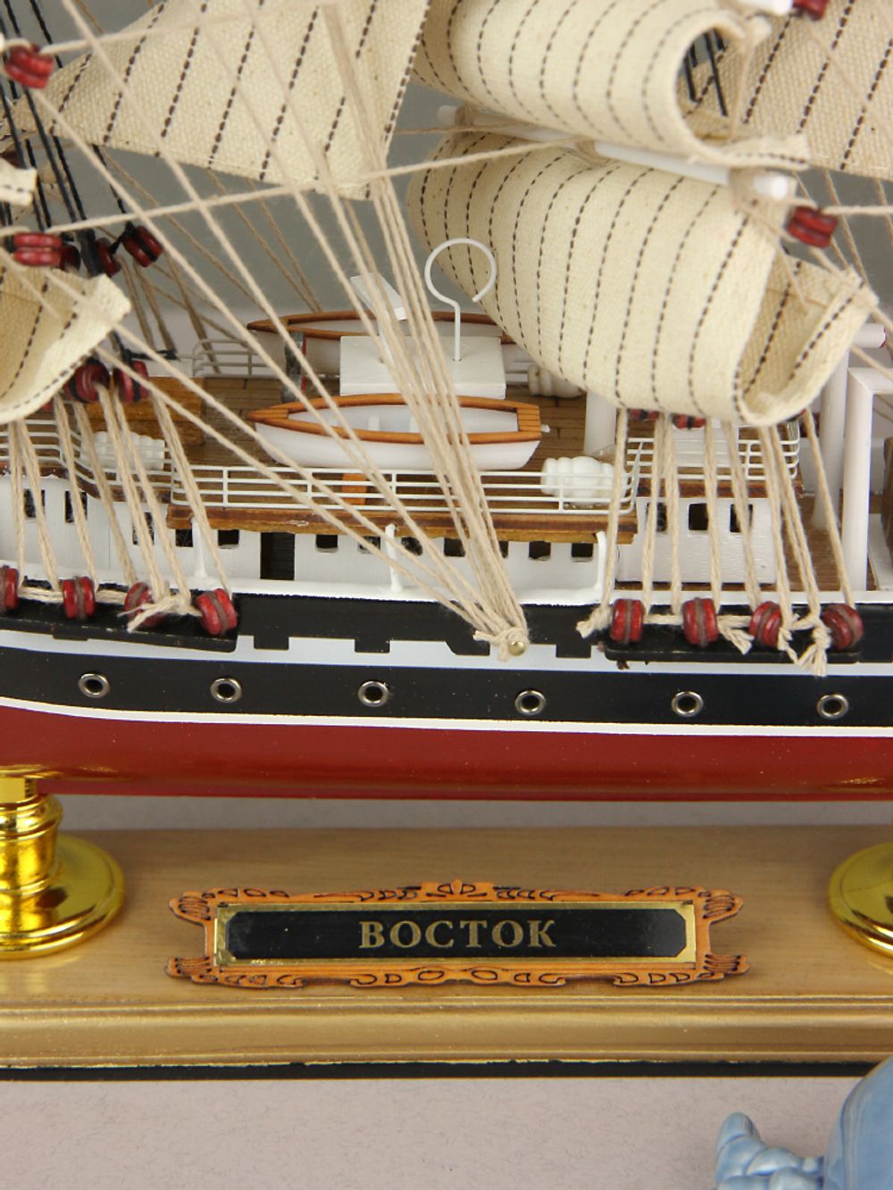 Meteor Lights Модель парусника Восток, 52 см