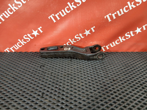 Кронштейн амортизатора нижний правый 2023г