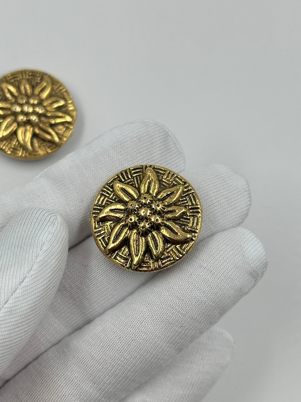 Накладка на пуговицу с цветком