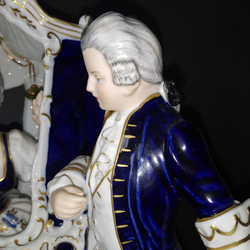 Фарфоровая композиция «Прогулка на портшезе». Чехия, Ройял Дукс (Royal Dux). ХХ в.