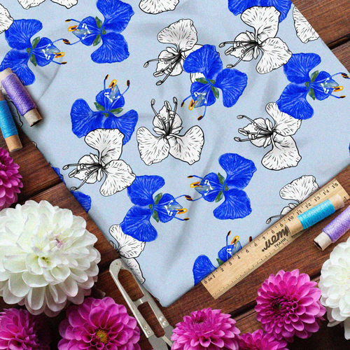 Ткань штапель белые и синие орхидеи на голубом фоне