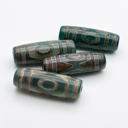 "Дзи" 3 Глаза, размер около 30*10 мм, цена за 1 шт