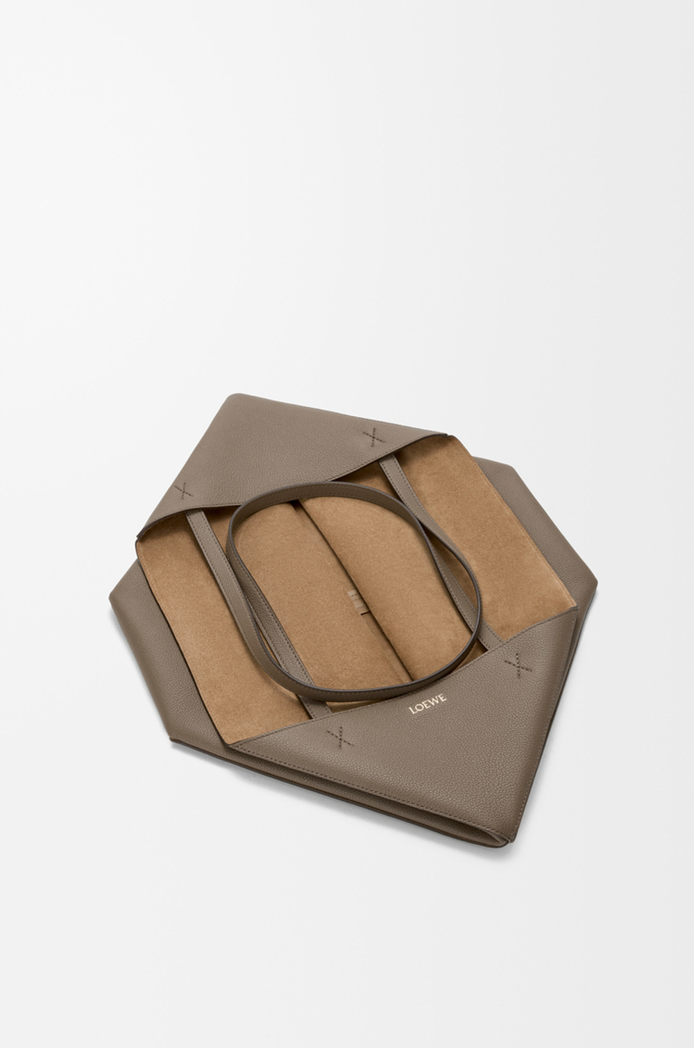 Loewe Большая сумка-тоут Puzzle Fold из мягкой зернистой телячьей кожи, серо-коричневый