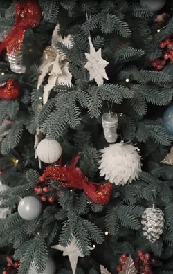 Ель искусственная Лира 210 см