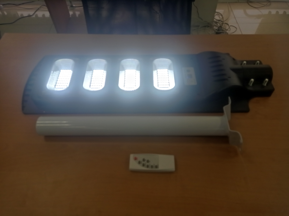 Светильник автономный SOLAR STREET LIGHT ZL-SL001 120W (Солнечная панель 20W, консольное крепление, датчик движения / пульт)