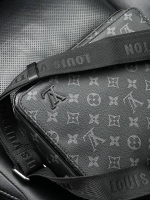 Клатч Louis Vuitton