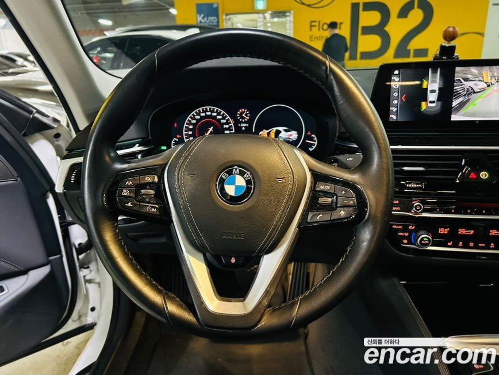 BMW 5 Series (G30) 520i Luxury (08.2019)
