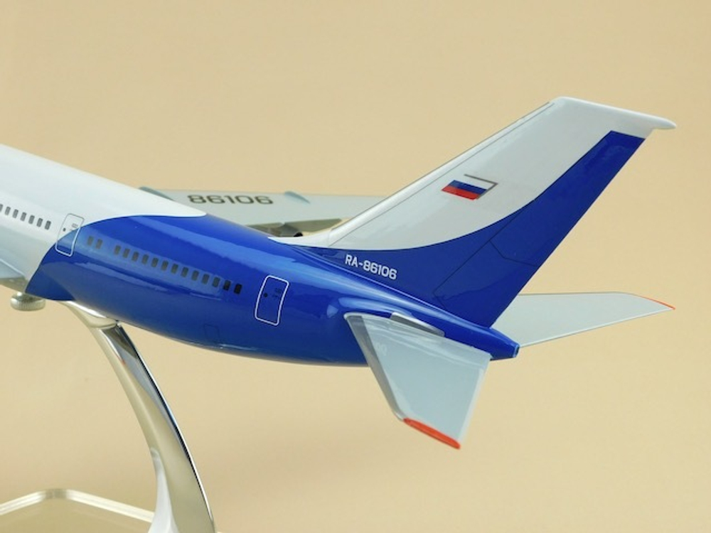 Модель самолета Ил-86 (М1:144, Пулково)