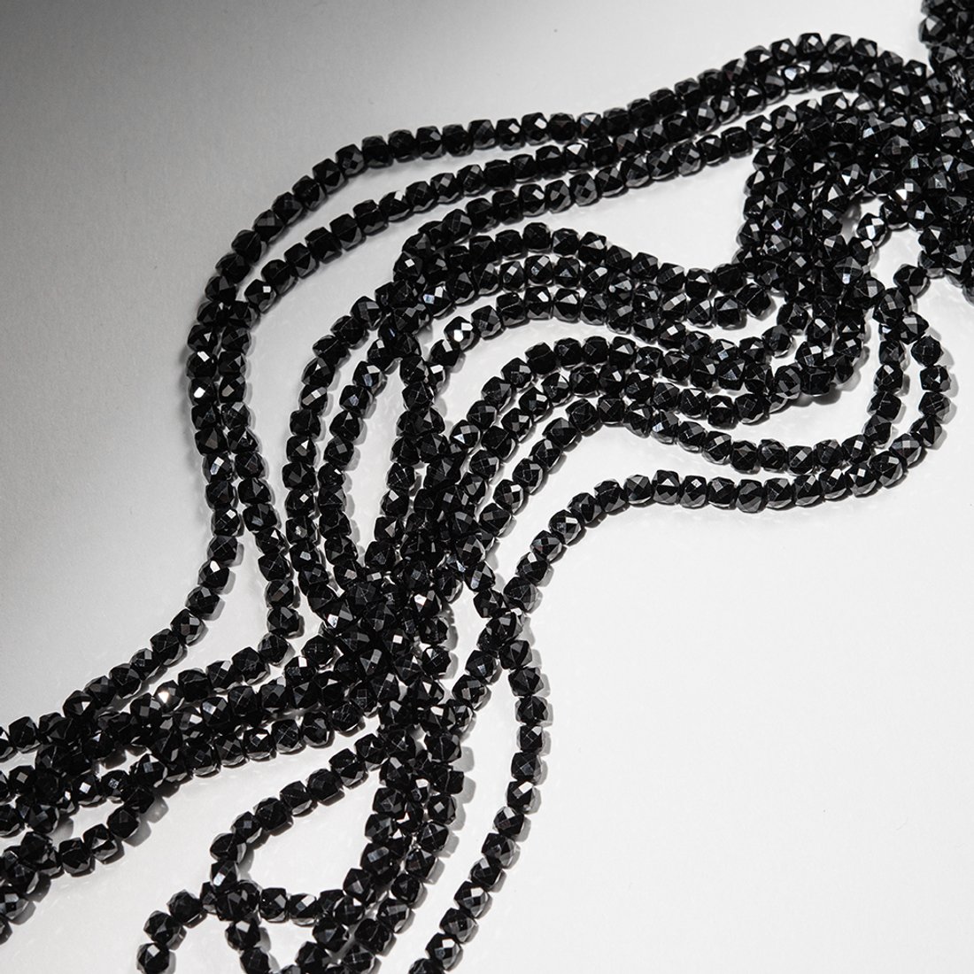 Шпинель натуральная, куб 4,2мм