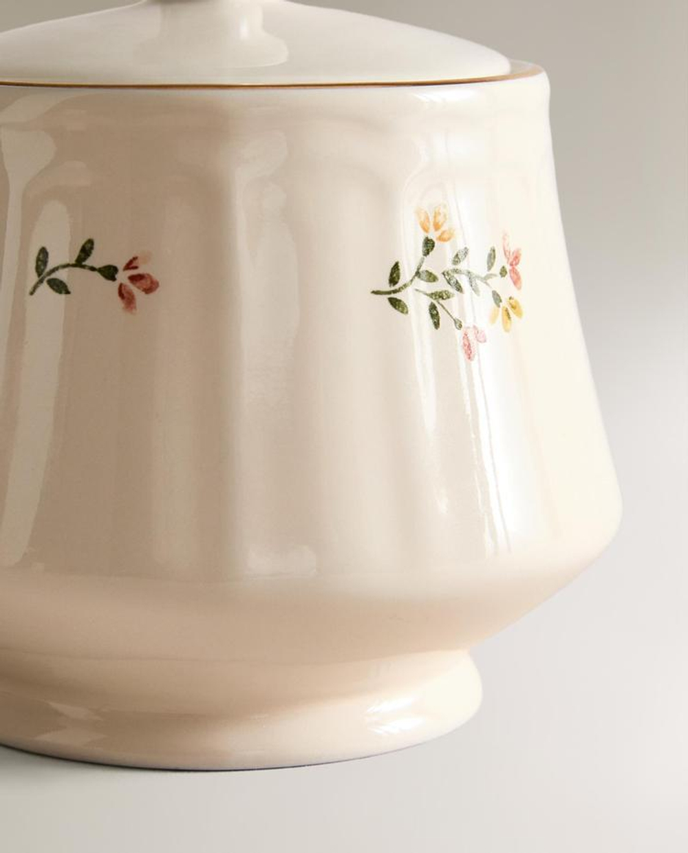 ZARA HOME САХАРНИЦА ИЗ ФАРФОРА С ЦВЕТОЧНЫМ УЗОРОМ, КРЕМОВЫЙ