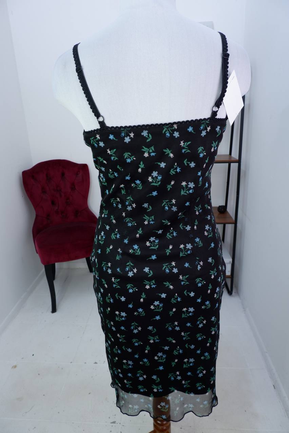 Платье в бельевом стиле с цветочным принтом, маркировка 36, визуально на 42 размер