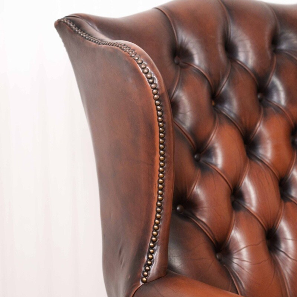 Кресло в стиле Честерфилд