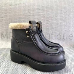 Женские лоферы Prada с мехом