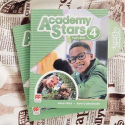 Academy Stars 4: Pupil's Book+Workbook+CD