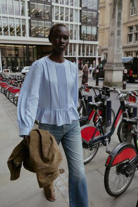 ZARA БЛУЗА С КРУЖЕВОМ И БАСКОЙ, ГОЛУБОЙ