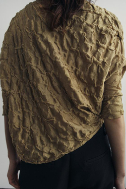 ZARA ТРИКОТАЖНЫЙ ТОП АСИММЕТРИЧНОГО КРОЯ, ЗОЛОТИСТЫЙ