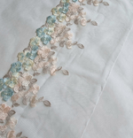 Вышивка на сетке нежные цветы на белом К200 левая